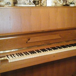 Niendorf Klavier.jpg