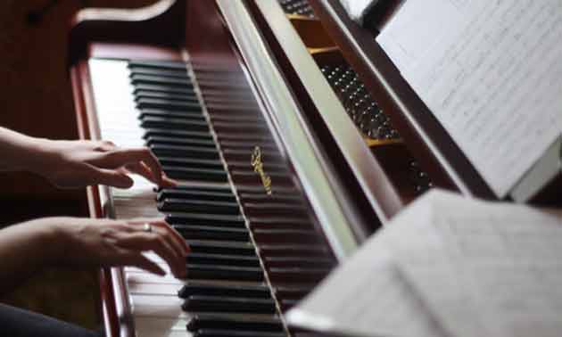 auswendig-lernen-am-piano.jpg