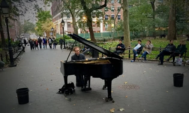 Klavier spielen auf Reisen