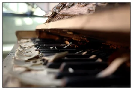 Klaviertasten - Ruine 02.webp