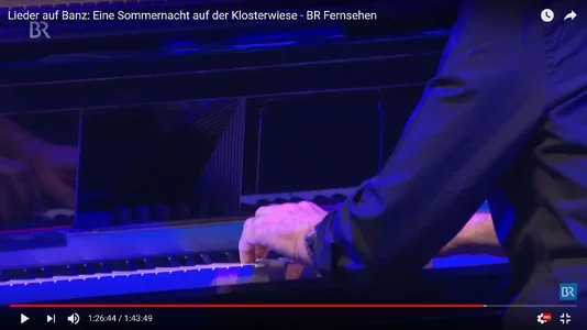 # Piano von Jo Barnikel Bild 08 Detail 4 Aussparung für das Display.webp