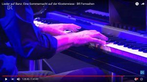 #Piano von Jo Barnikel Bild 14 DETAIL 7 (Pianist von Konstantin Wecker).jpg