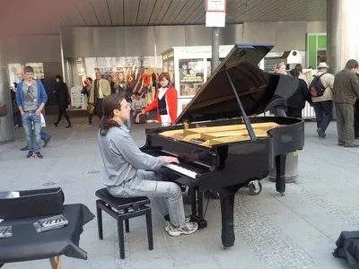 Pianist in Mue 22-04-10 (2).webp