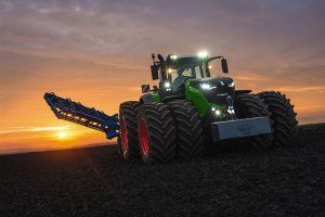 Traktor-Fendt-1050-Vario-1200x799-c53e4f9f12cd0de3.jpg