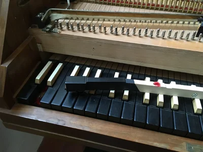 Untertaste demontiert.webp Untertaste demontiert.webp