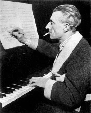maurice-ravel-smoking.webp