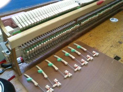 Diskantdämpfer mit Dämpferregulierschrauben.webp Diskantdämpfer mit Dämpferregulierschrauben.webp