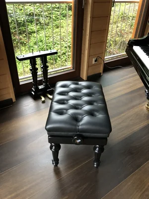 Klavierbank_Bechstein.webp