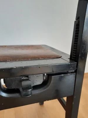 Klavierstuhl3.webp Klavierstuhl3.webp