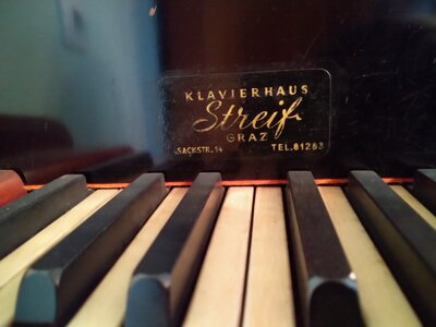 Klavier (2).jpg