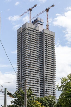 960px-Colonia-Haus_mit_Baukräne-48971.jpeg 960px-Colonia-Haus_mit_Baukräne-48971.jpeg