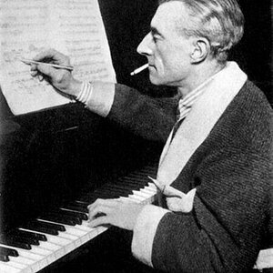 maurice-ravel-smoking.jpg