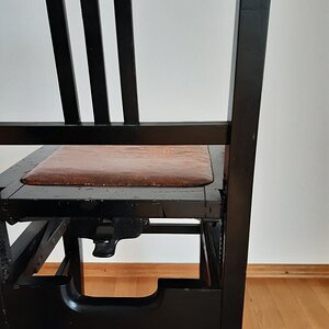 Klavierstuhl4.jpg