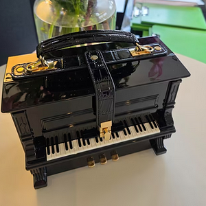 Handtaschenklavier.png