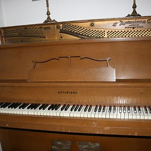 Piano 2.JPG