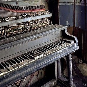 old-piano.jpg