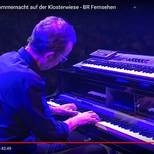 Piano von Jo Barnikel Bild 15 - TT.jpg