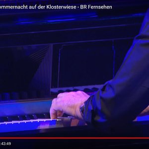 # Piano von Jo Barnikel Bild 08 Detail 4 Aussparung für das Display.jpg