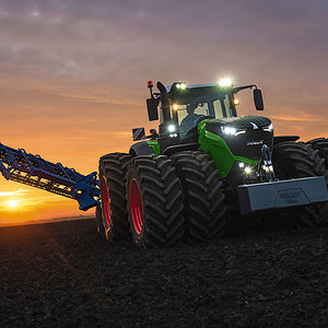 Traktor-Fendt-1050-Vario-1200x799-c53e4f9f12cd0de3.jpg