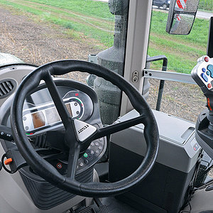 Traktor-Fendt-1050-Vario-1200x800-69ee9f214a2b4973.jpg