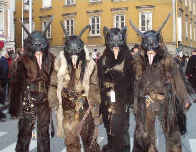 Krampusse_der_Oberndorfer_Salzachteufel.jpg