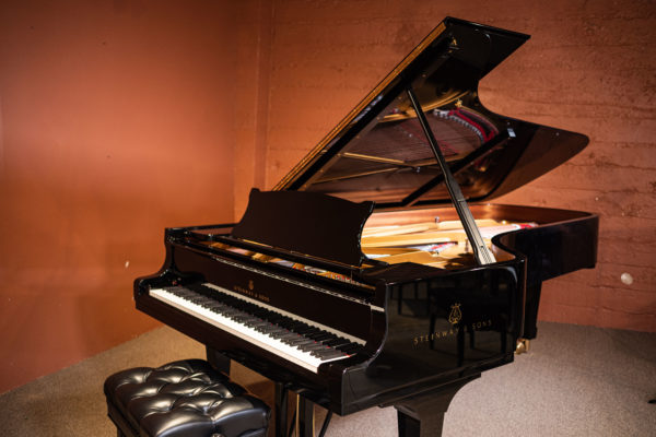 SteinwayStage-16-600x400.jpg