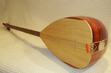 Baglama_turc_manche_long.jpg