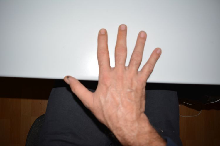 hand1tunk.jpg