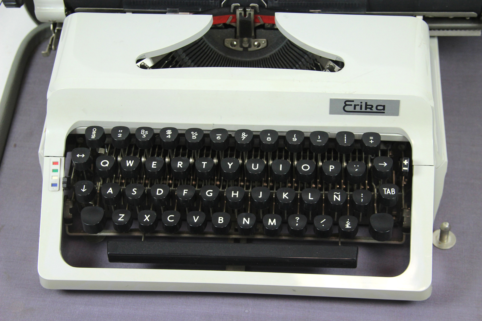 schreibmaschine-erika-mod48-breit_2.JPG