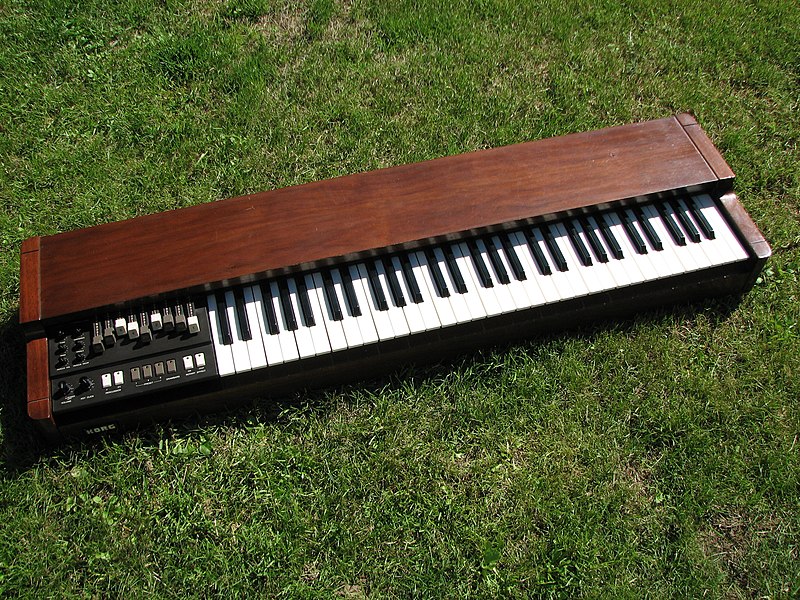 800px-KORG_CX-3_%281980%2C_front%29.jpg